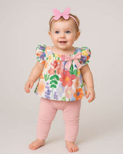 Total look de conjunto de flores y set de balacas para bebé niña.