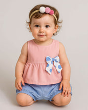 Total look de conjunto en short y balacas para bebé niña.
