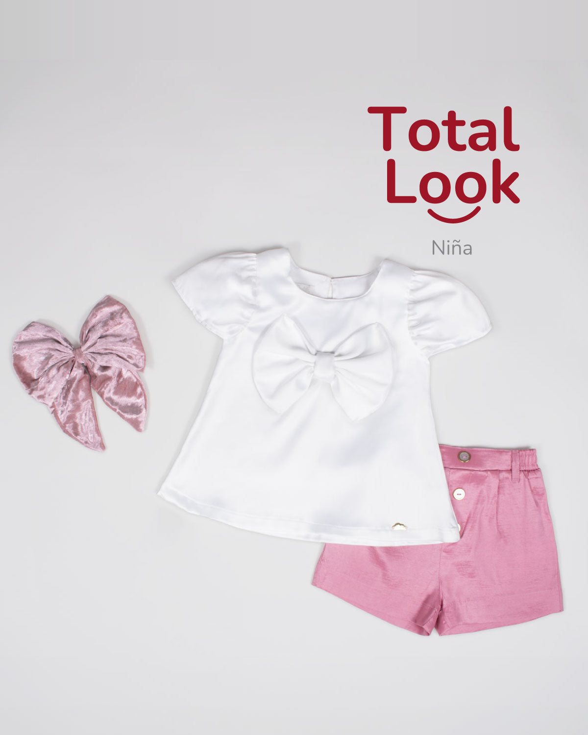 Total look con conjunto y moño pinza rosa para niña