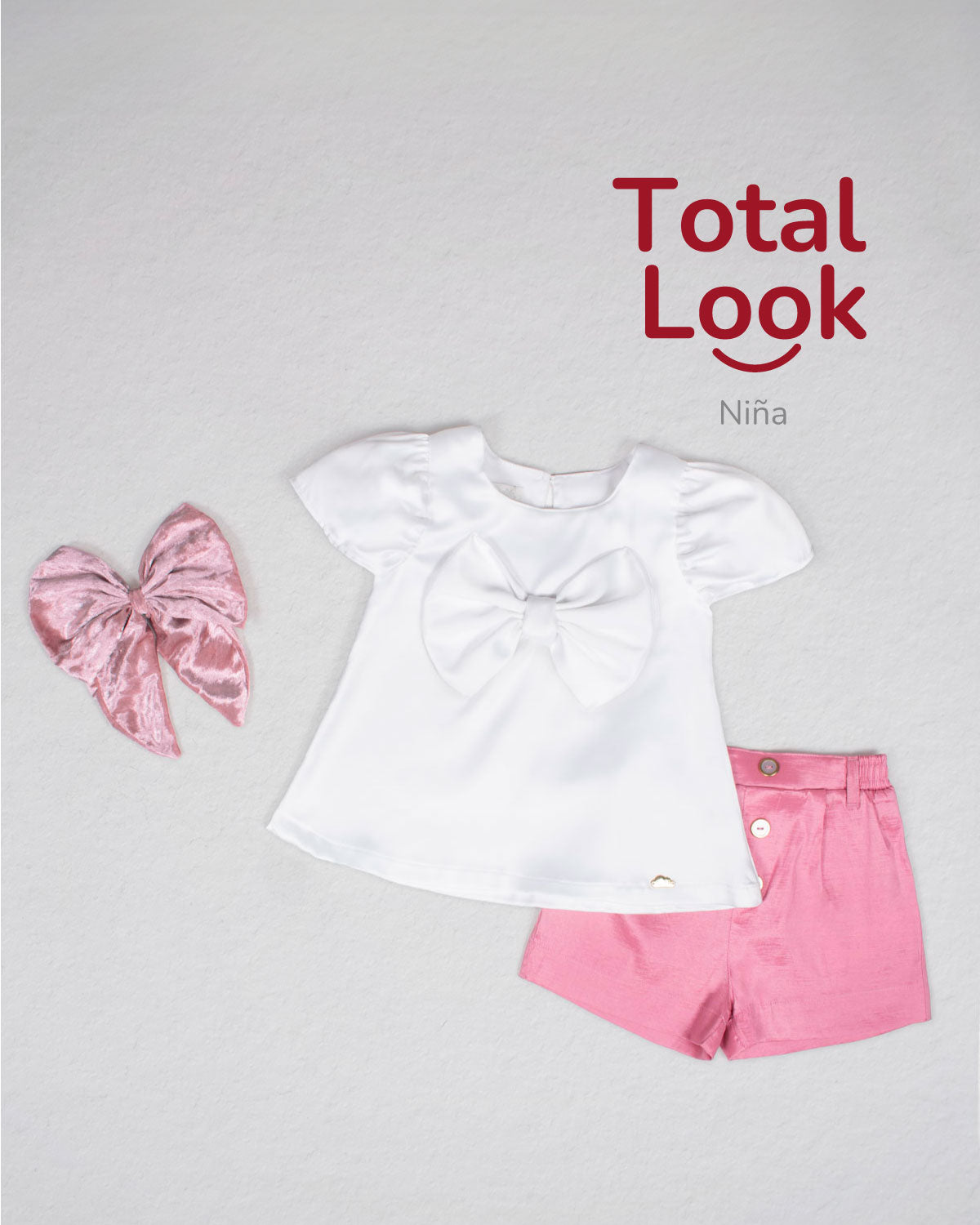 Total look con conjunto y moño pinza rosa para niña