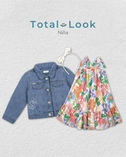 Total look con diadema, chaqueta y vestido de flores para niña.