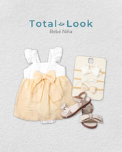 Total look de balacas, vestido body y sandalias para bebé niña.