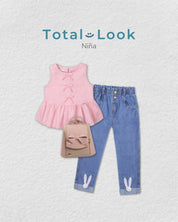 Total look de bolso, blusa y jean para niña.