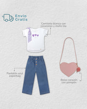 Total look con bolso corazón, camisa y pantalón para niña.