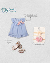 Total look de vestido azul, set de balacas y sandalias para bebé niña.