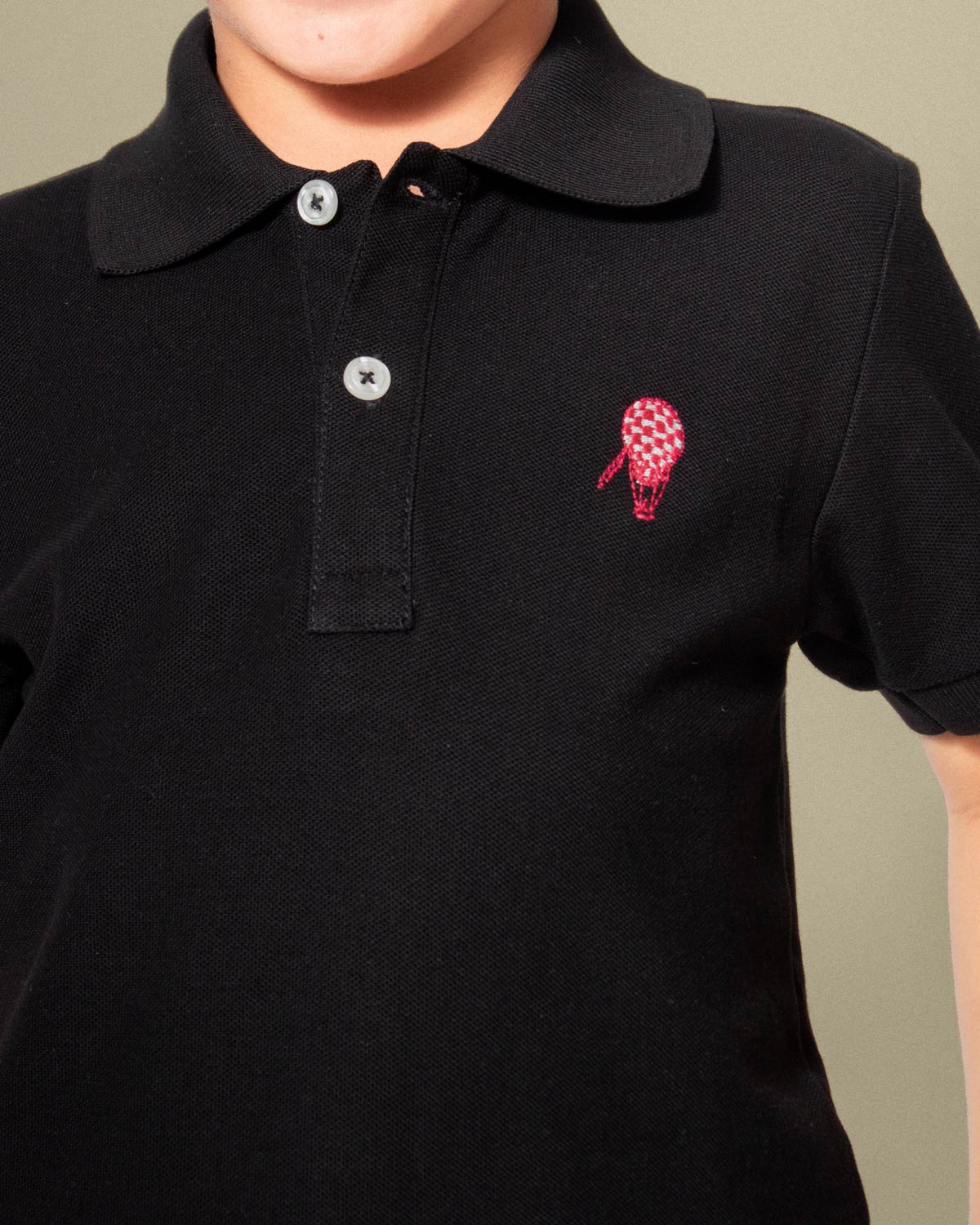 Camiseta polo pique algodón negro para niño