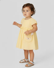 Vestido body en lino amarillo con osito tipo bolso para bebé niña