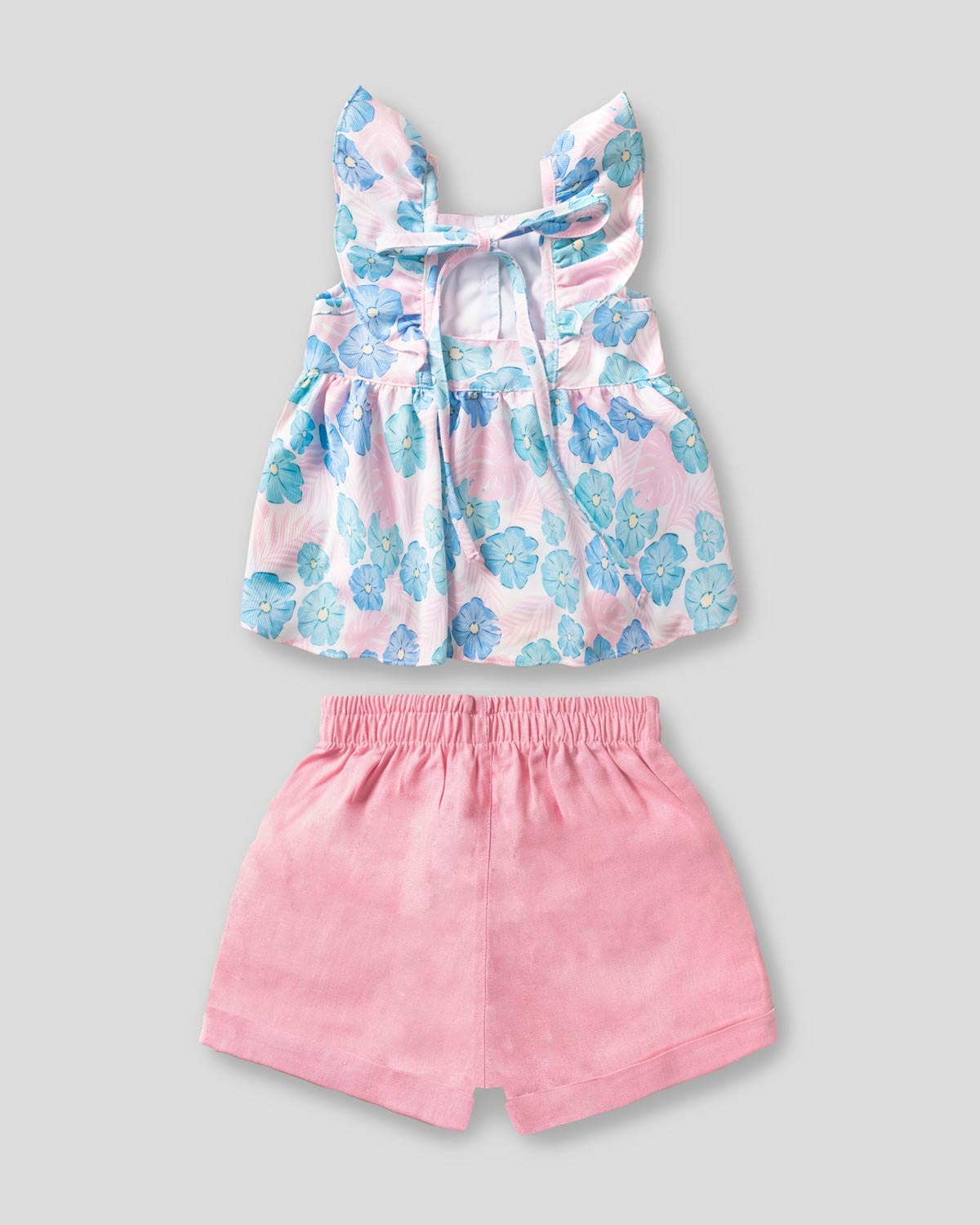 Conjunto blusa de flores con boleros en hombro y short rosa para niña
