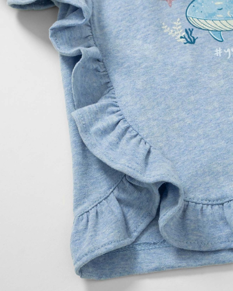 Camiseta azul sostenible con boleros y estampado de ballena para niña - Cielito