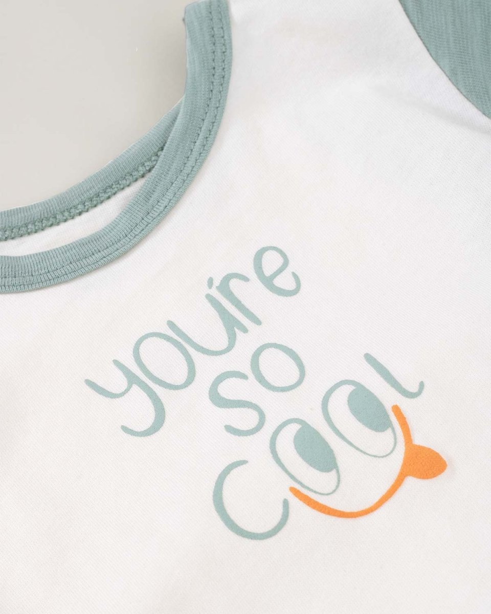 Camiseta beige ¨You´re so cool¨ y botonadura en hombro para bebé niño - Cielito