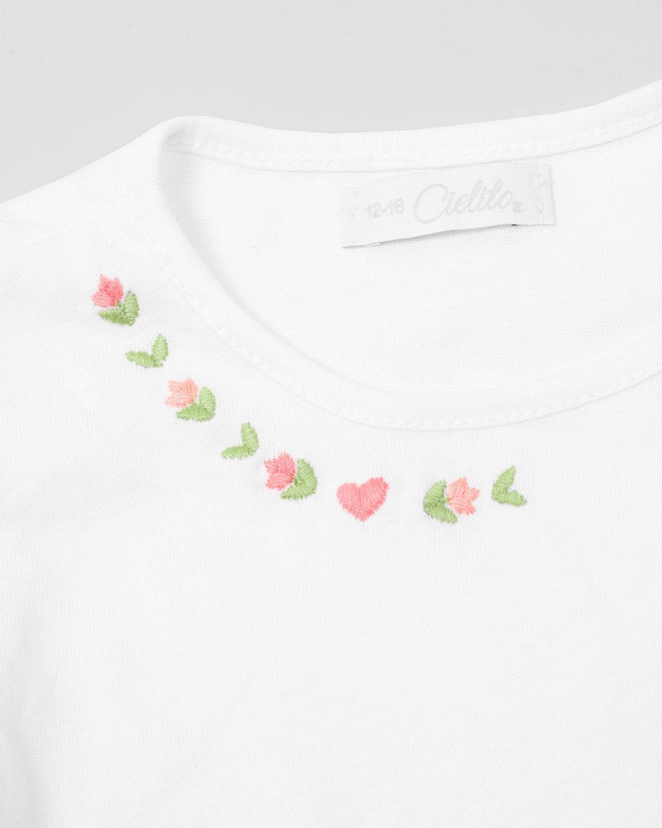 Camiseta blanca con flores bordadas, boleros y botones de madera para bebé niña - Cielito