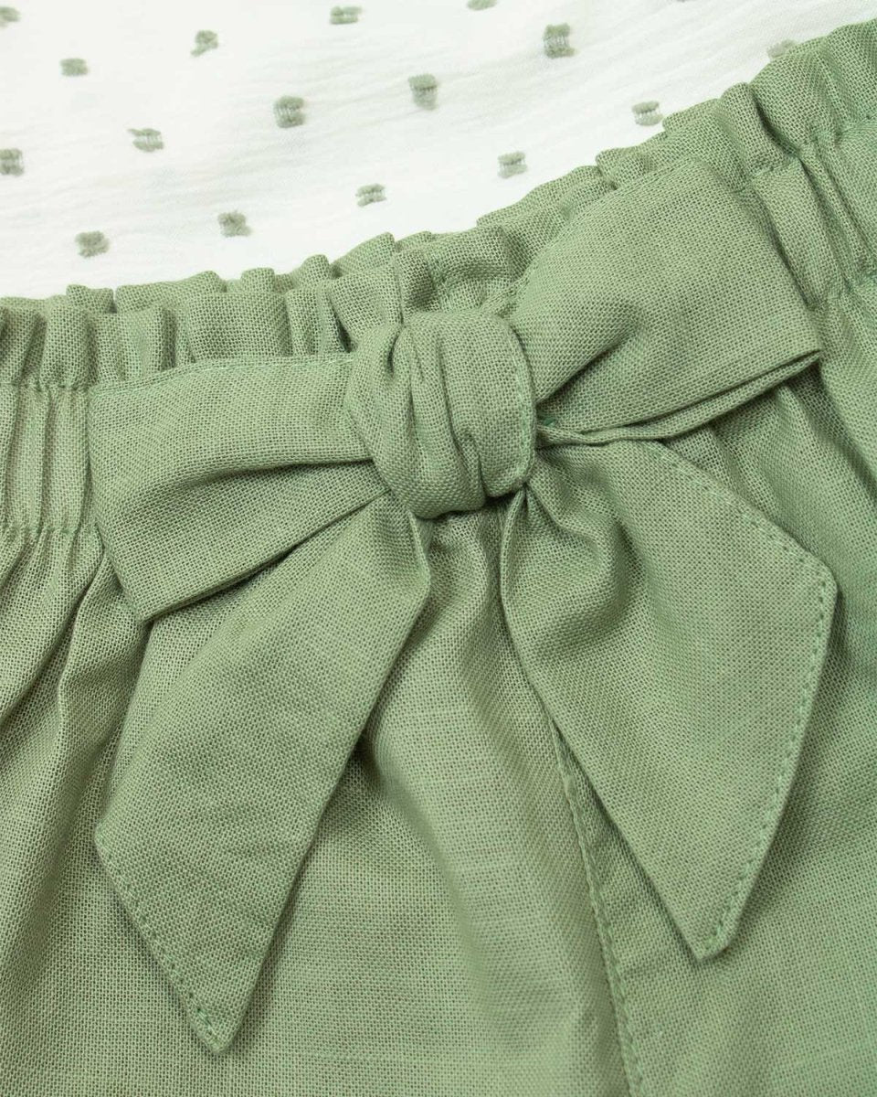 Conjunto blusa de tiras blanca de puntos verdes y short verde con moño para niña - Cielito
