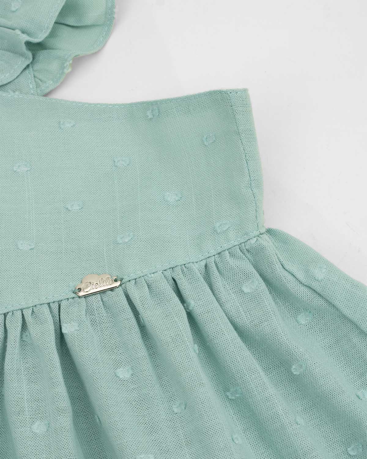 Blusa verde con boleros en tiras y detalle de botonadura en espalda para niña