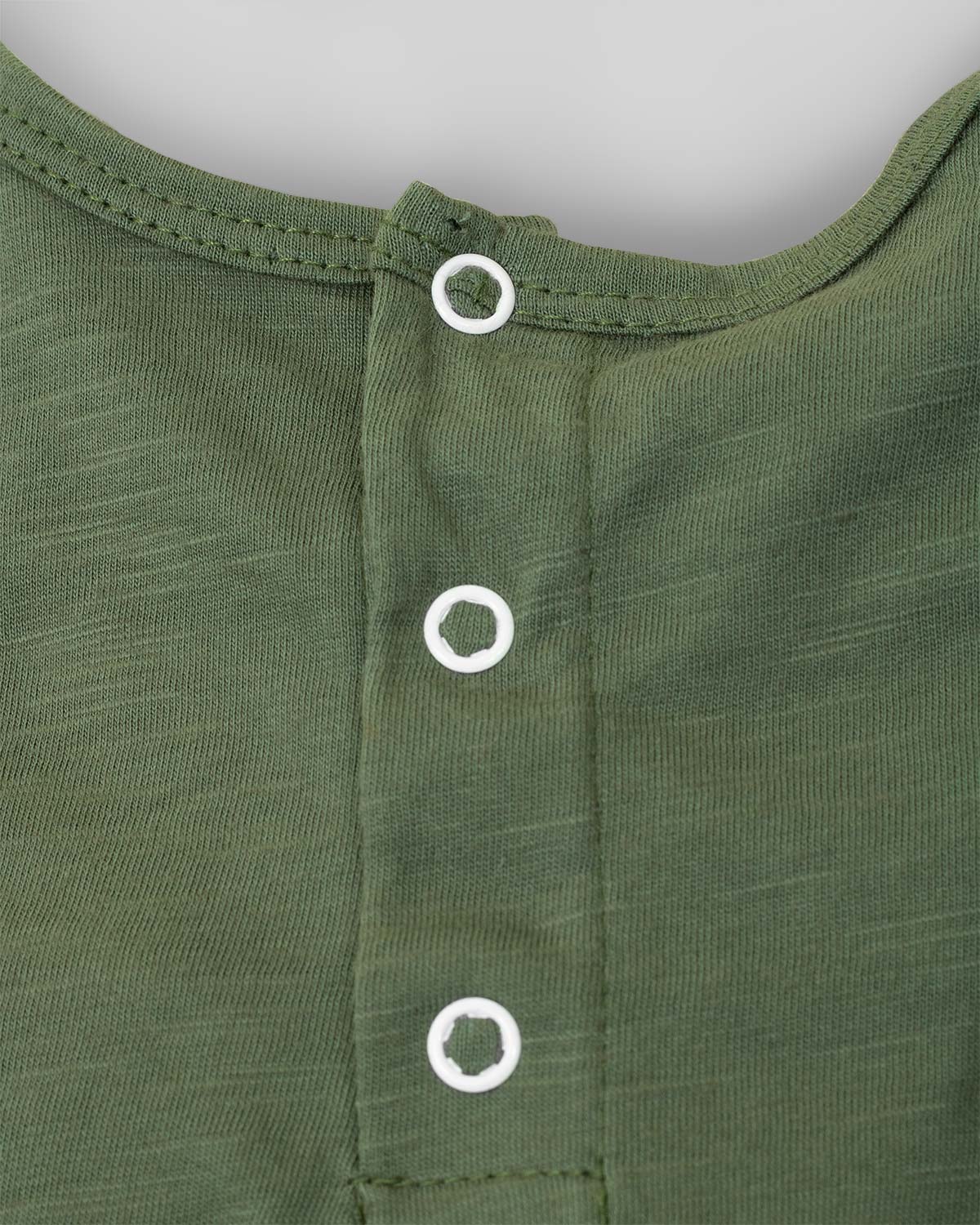 Body verde con bolsillo y botones para bebé niño