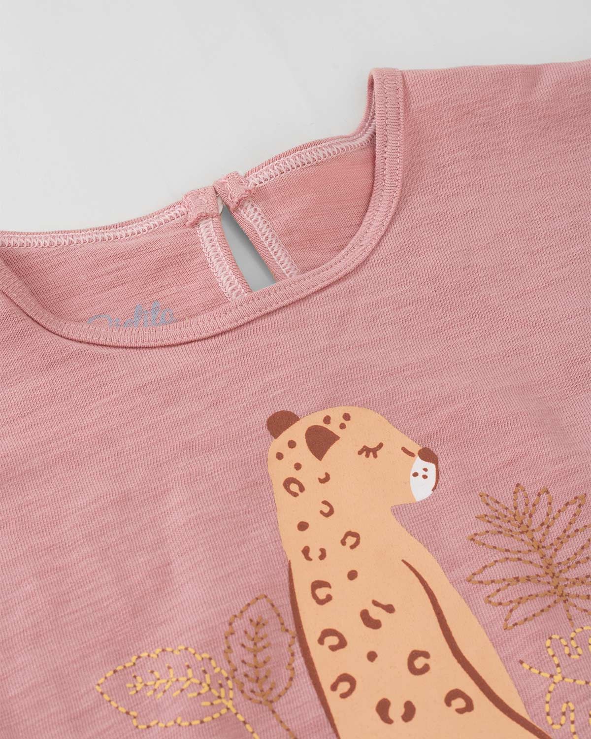Camiseta palo de rosa con estampado y detalle de nudo para niña