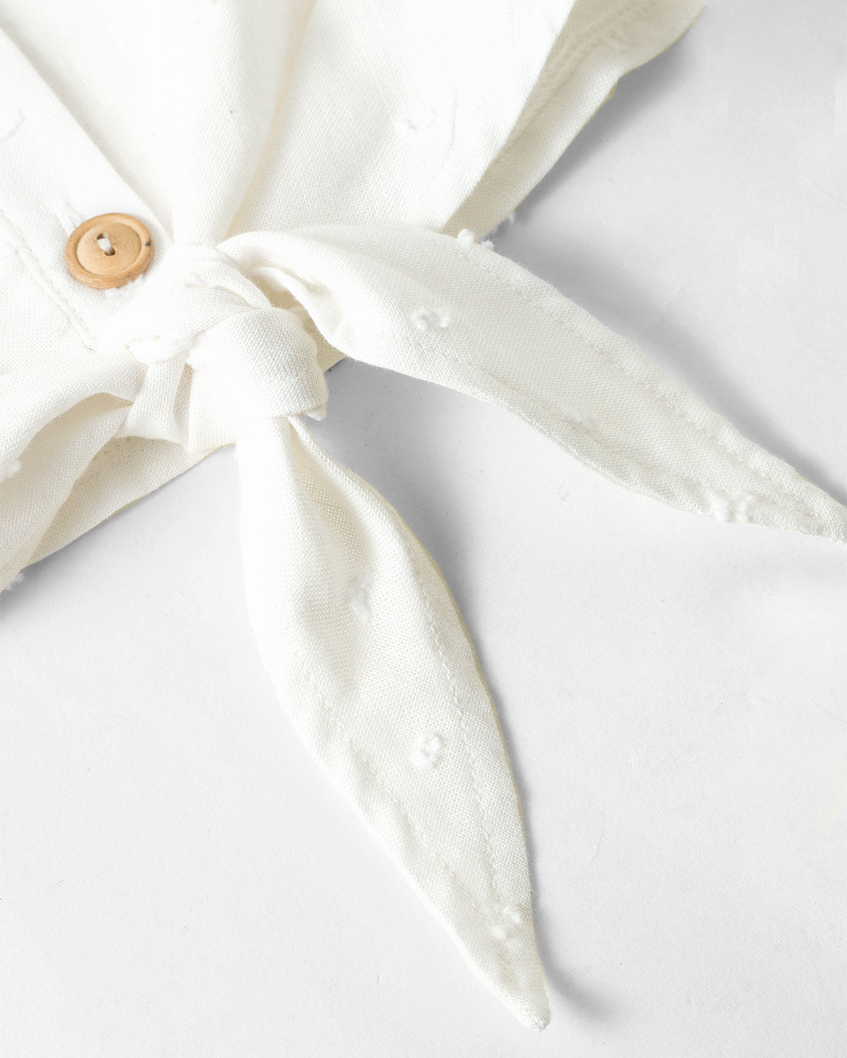 Blusa blanca con boleros y moño para niña