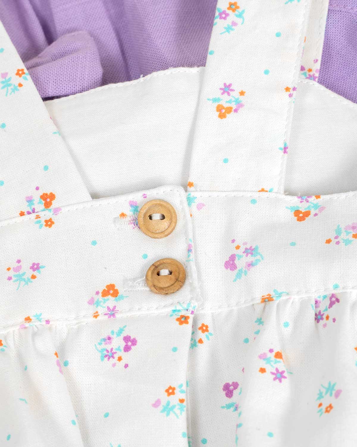 Conjunto blusa de flores con moño y short morado para bebé niña