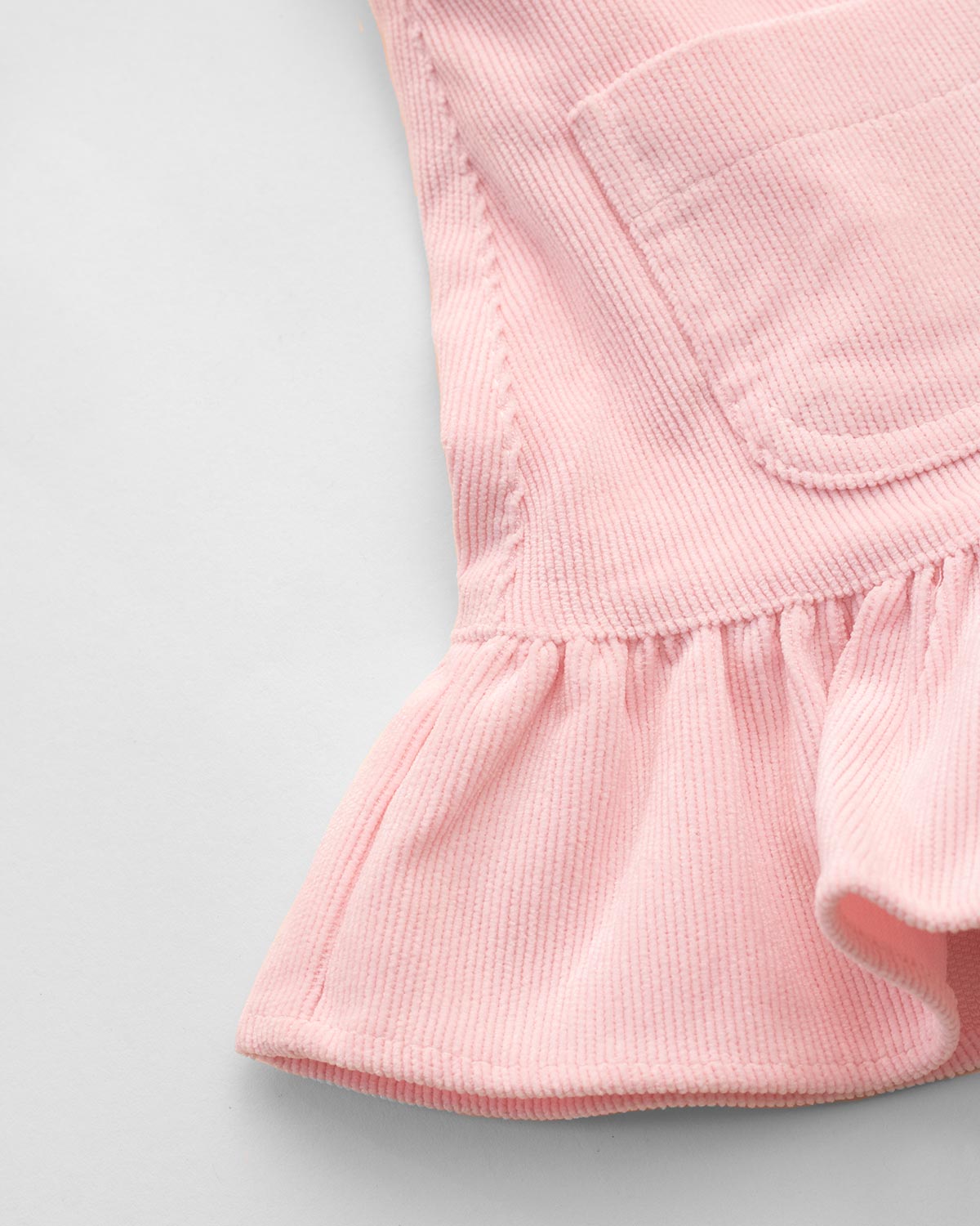 Jardinera rosada con bolsillos y boleros para bebé niña