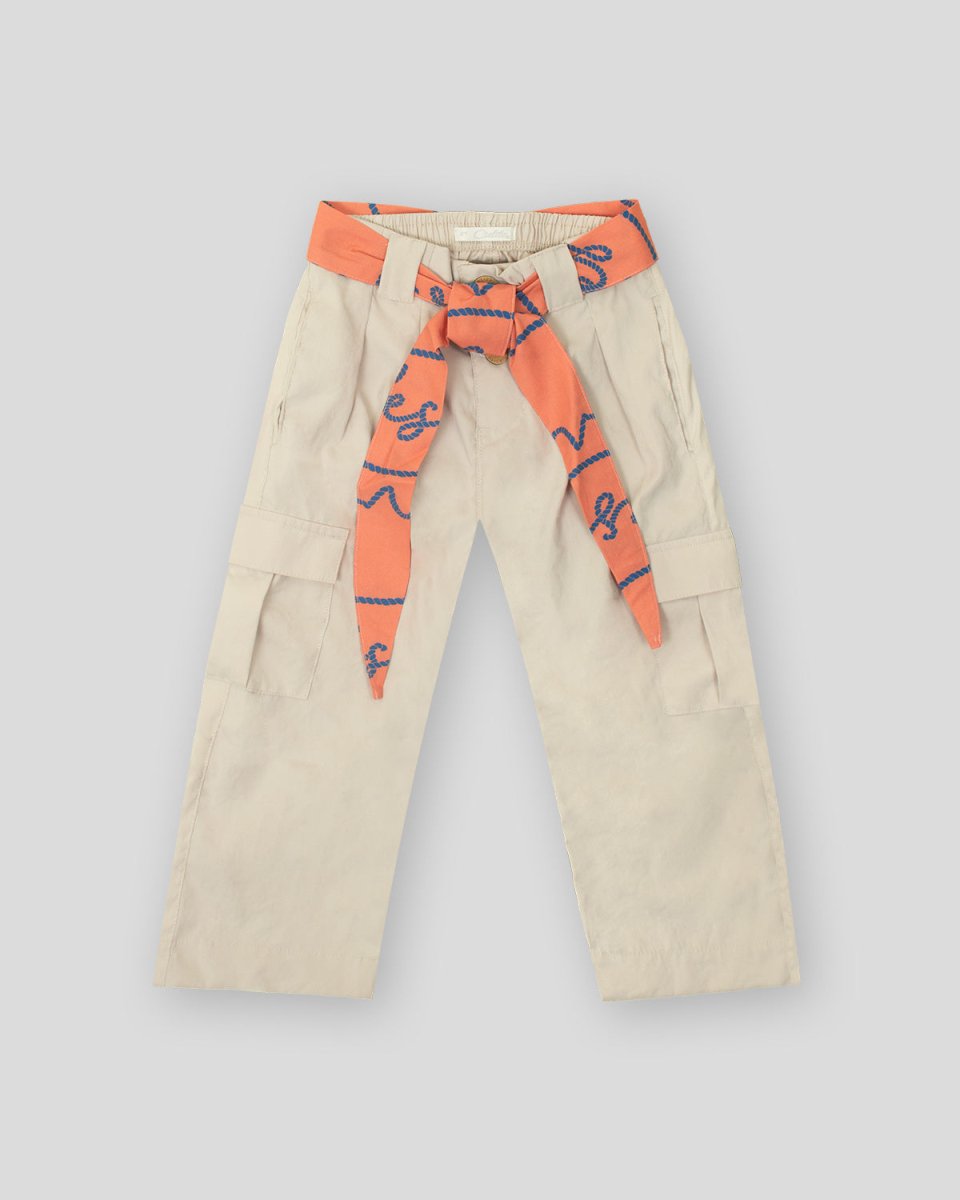 Pantalón beige con bolsillos cargo y cinturón naranja para niña - Cielito