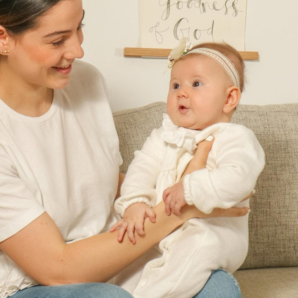 Pijama enteriza blanca con botones dorados y boleros para bebé niña - Cielito