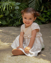 Vestido body blanco de líneas beige y doradas para bebé niña - Cielito