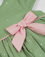Vestido body verde con detalle de moño rosa para bebé niña - Cielito