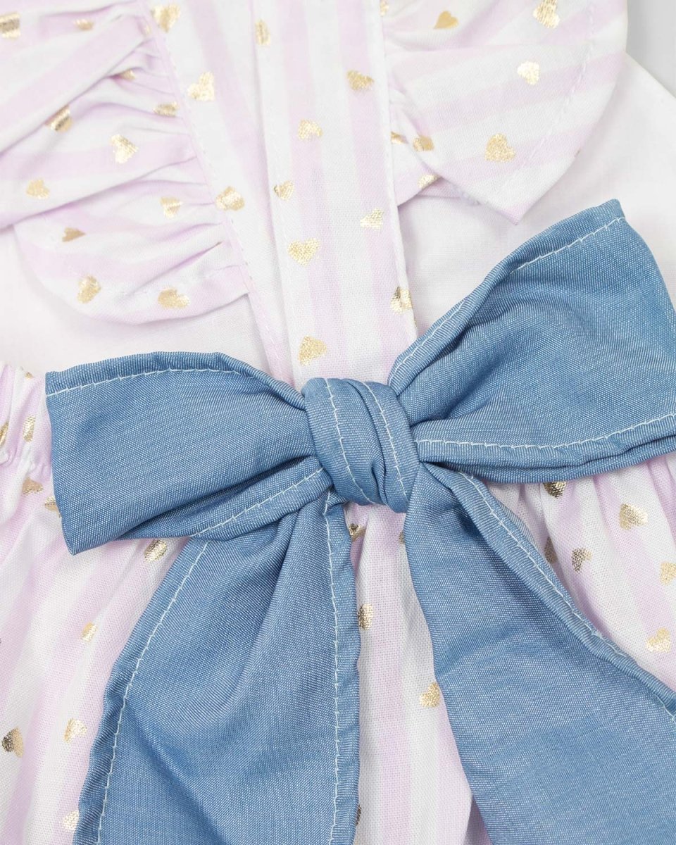 Vestido de tiras con líneas lilas, estampado de corazones dorados con boleros, moño azul y calzón para bebé niña - Cielito