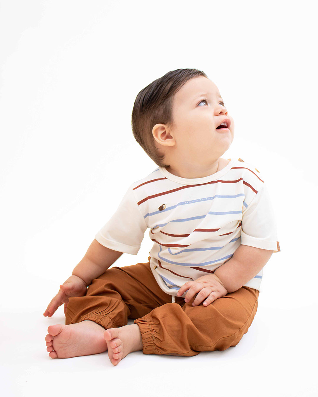 Camiseta de líneas con estampado de puercoespín para bebé niño